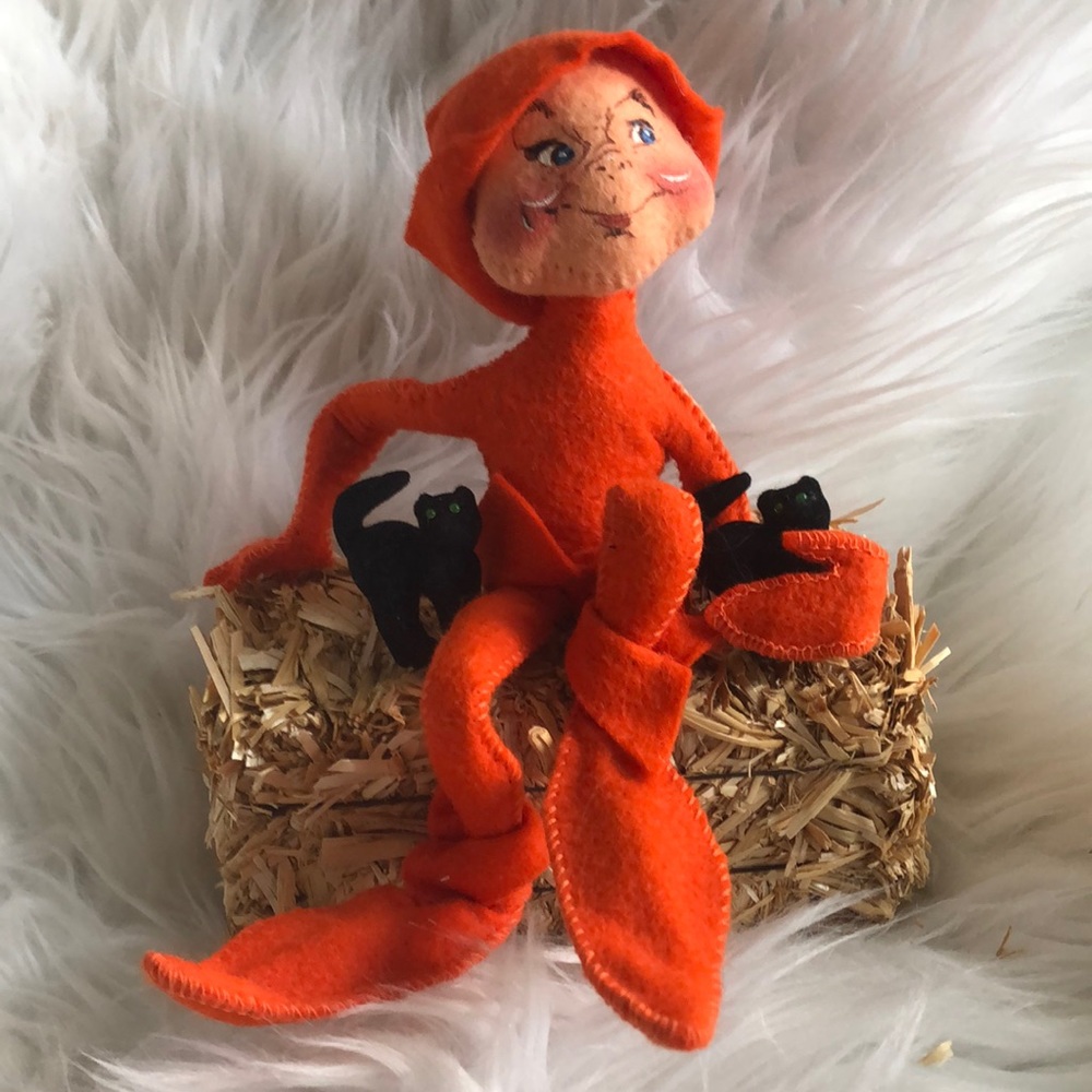 Annalee 10” Halloween Elf with Purr-feet Pals